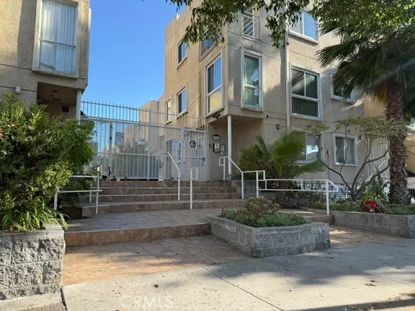 116 W Maple Unit 16, Porter Ranch, CA 91204