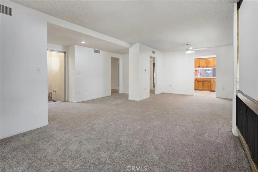 26838 Avenue Of The Oaks #c, Newhall, CA 91321 - #3