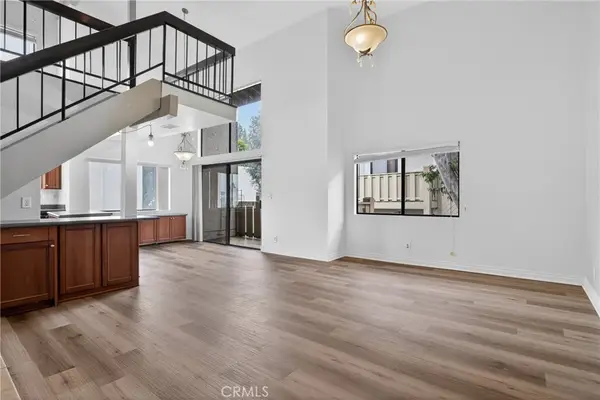 18433 Hatteras #507, Tarzana, CA 91356