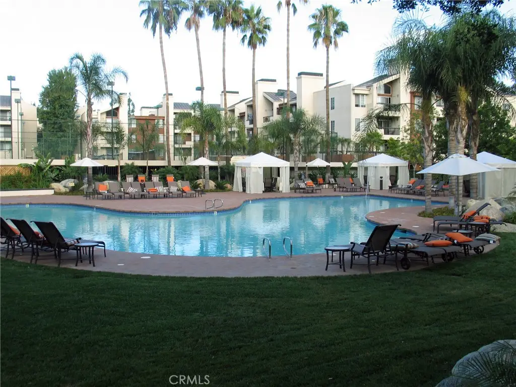 5550 Owensmouth, Woodland Hills, CA 91367 - #1