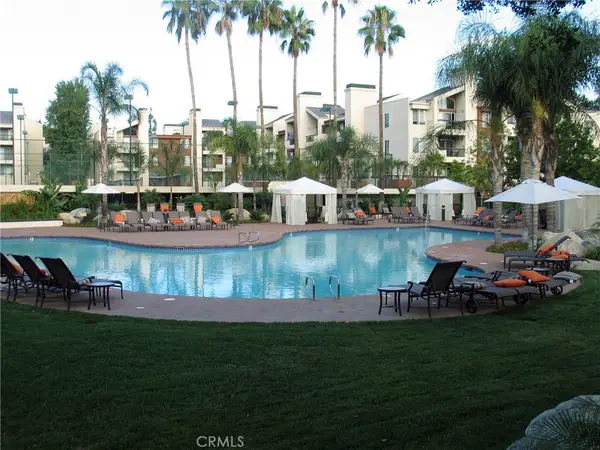 5550 Owensmouth, Woodland Hills, CA 91367