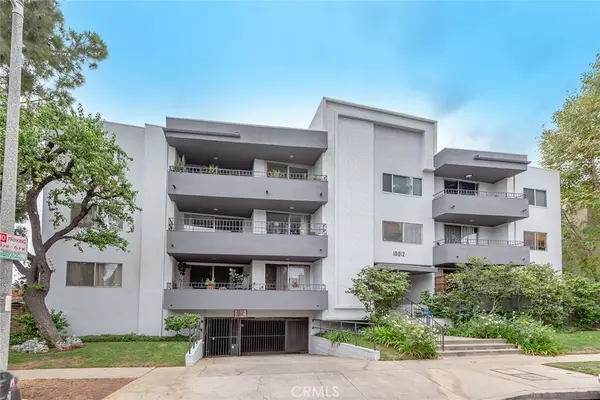 16012 Moorpark, Encino, CA 91436