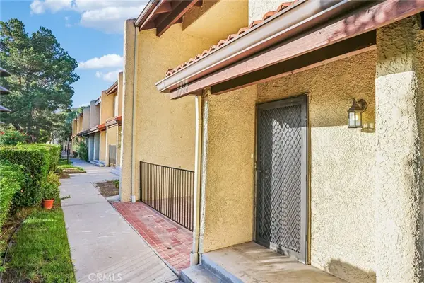 7718 Via Napoli #58, Burbank, CA 91504