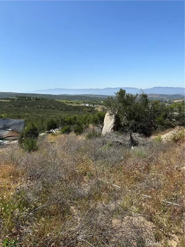 66 Rocky Knoll Road, Hemet, CA 92544