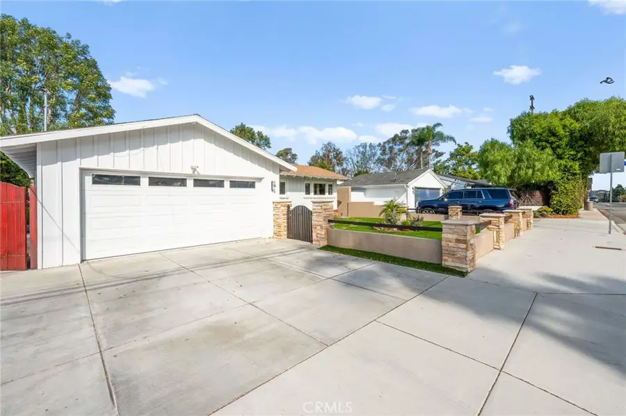 2689 Santa Ana Avenue, Costa Mesa, CA 92627 - Image #2