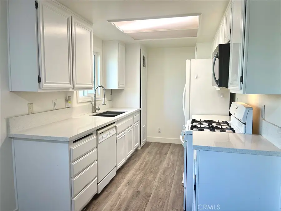 14293 Foothill Boulevard #21, Sylmar, CA 91342 - Image #2