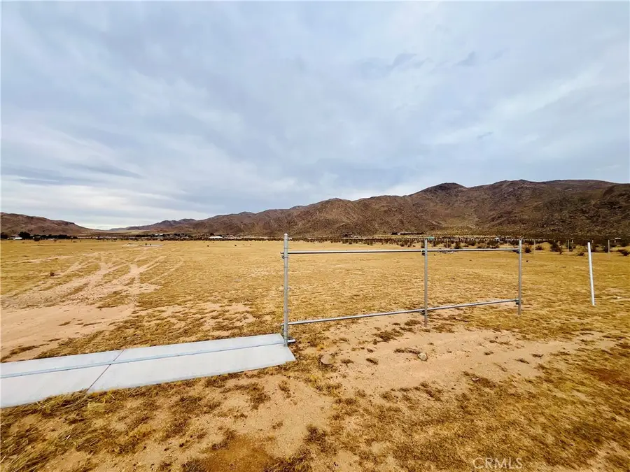 26000 Las Piedras, Apple Valley, CA 92308 - Image #3