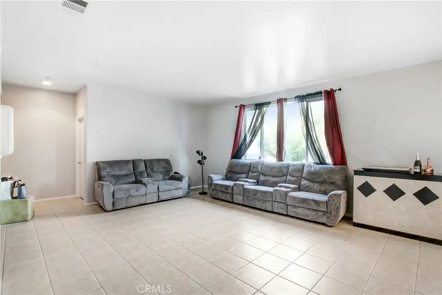 172 Goldenrod, Perris, CA 92570 - #3