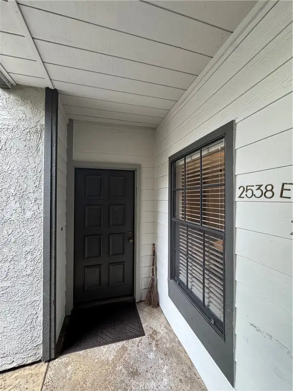 2538 W Macarthur #E, Santa Ana, CA 92704