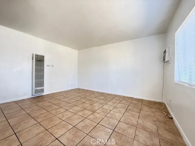 818 E C St, Colton, CA 92324 - #3