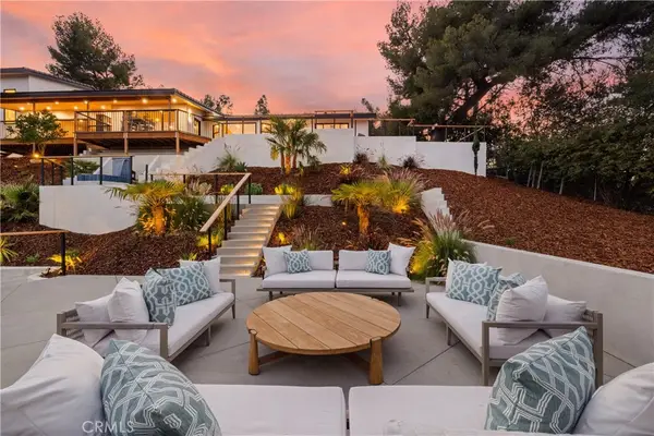 122 Patrician Way, Pasadena, CA 91105