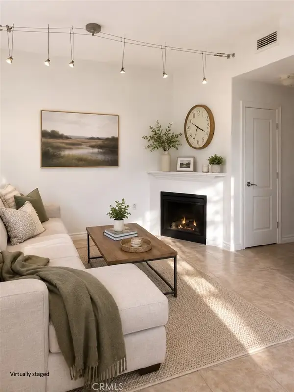 300 W Beech Street #10, San Diego, CA 92101