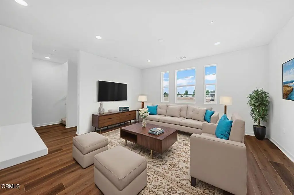 543 Via Vallarta, Camarillo, CA 93012 - #1