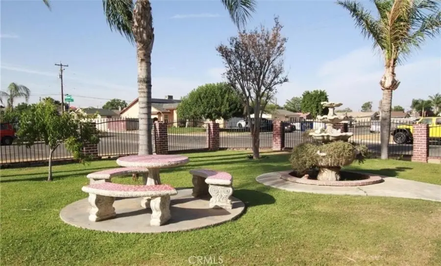 1901 Sunshine Ave, Bakersfield, CA 93307 - #2