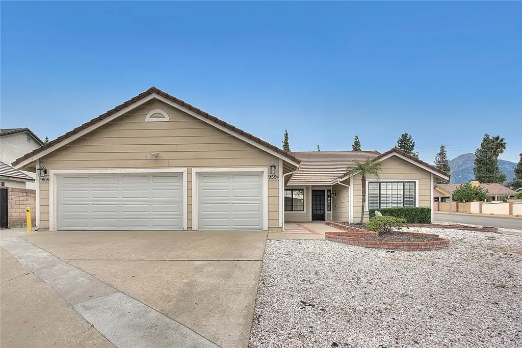 959 Kenwood, Upland, CA 91784 - #1