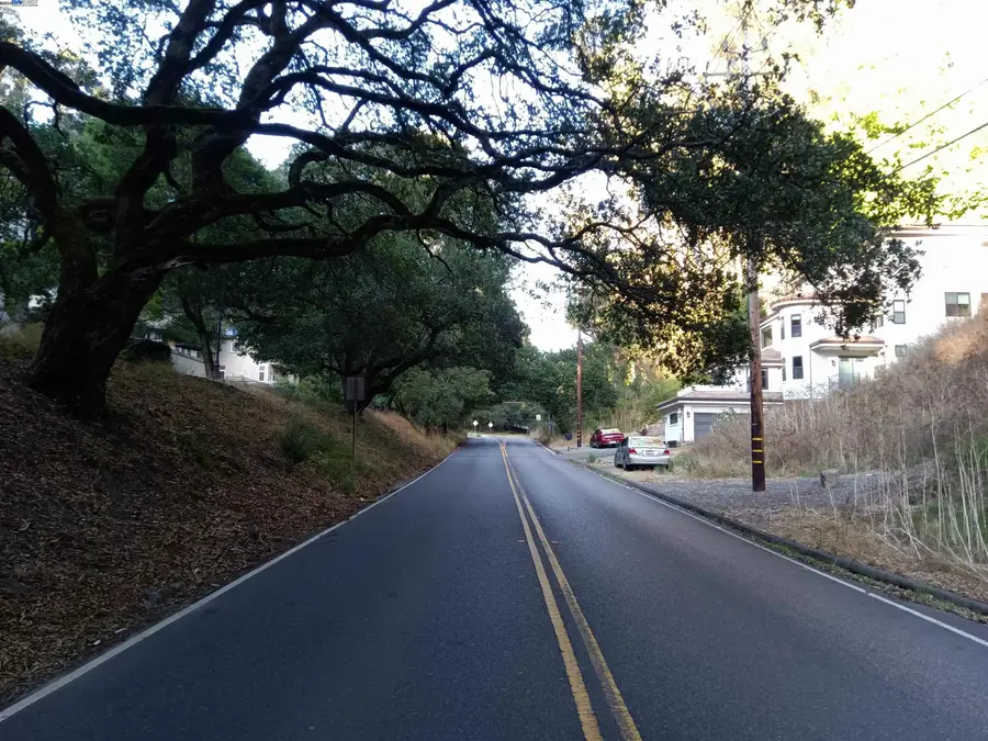 6340 Shepherd Canyon Rd, Oakland, CA 94611 - Image #2