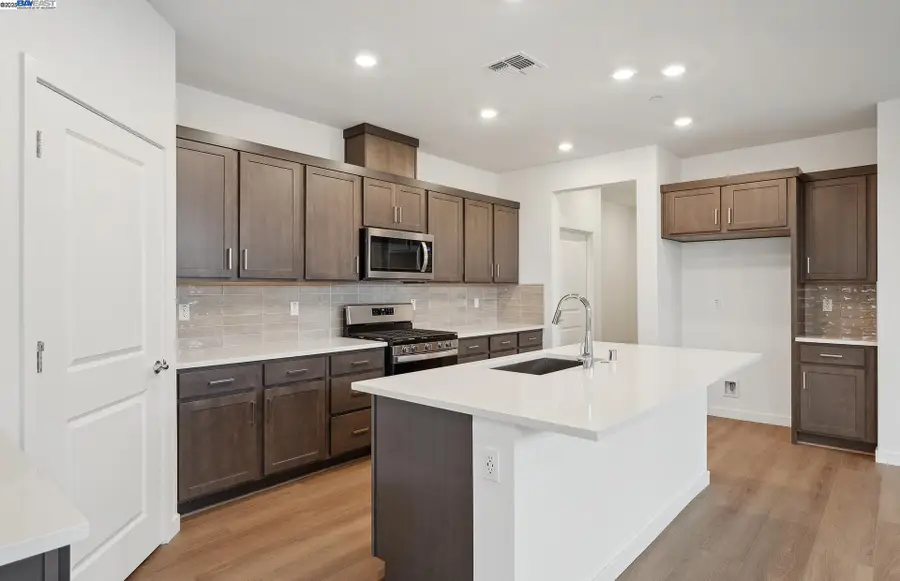 17822 Brightwood Avenue, Lathrop, CA 95330 - Image #2