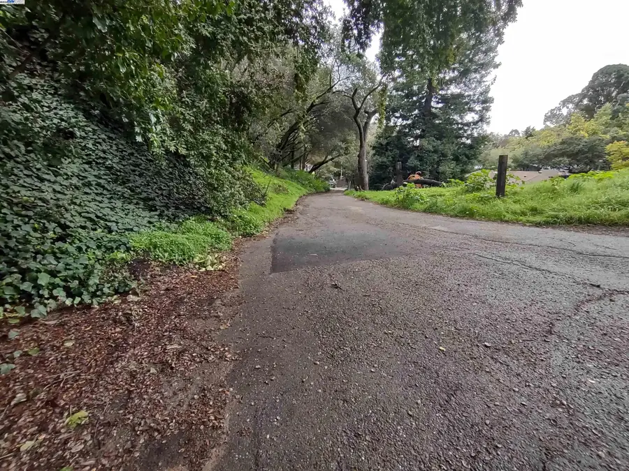 2907 Jordan Rd, Oakland, CA 94602 - Image #2