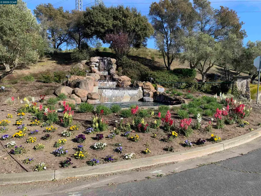 961 Lyndhurst Ln, Vallejo, CA 94591 - Image #2