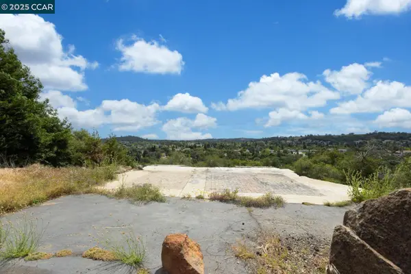 3098 Oakwood Rd, Cameron Park, CA 95682