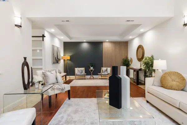 6440 Longcroft Dr, Oakland, CA 94611