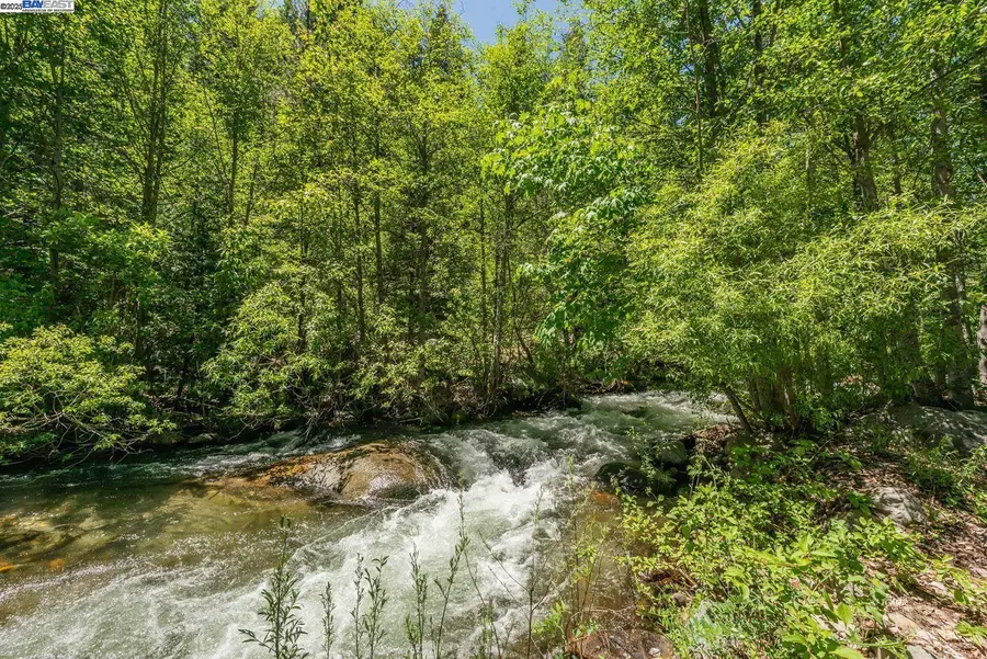 121 Mountain Aire Ln, Trinity Center, CA 96091 - Image #2