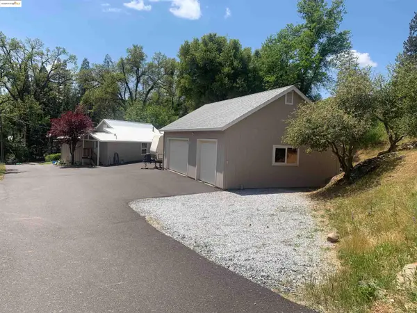 17250 Burford Ln, Soulsbyville, CA 95372