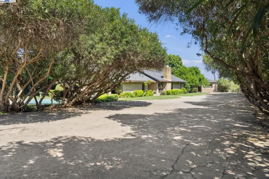 419 Burkhard Rd, Patterson, CA 95363 - Image #3