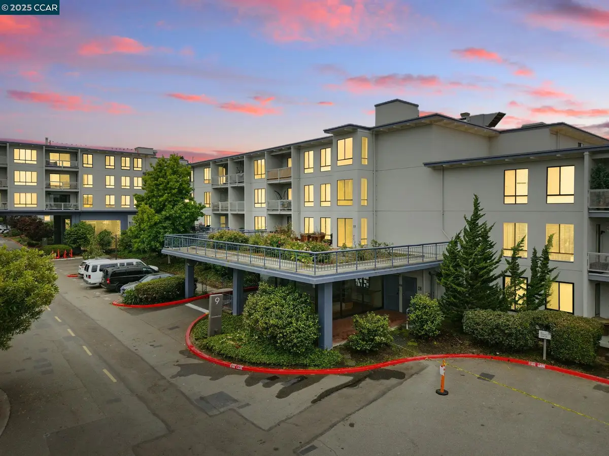 9 Commodore Dr #A208, Emeryville, CA 94608 - Image #1