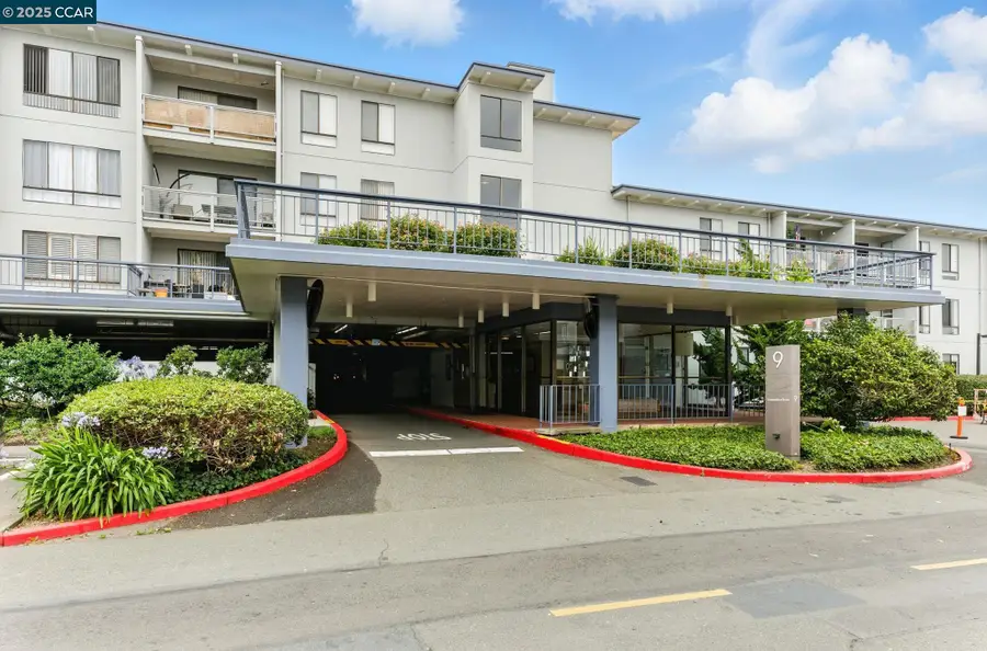 9 Commodore Dr #A208, Emeryville, CA 94608 - Image #2