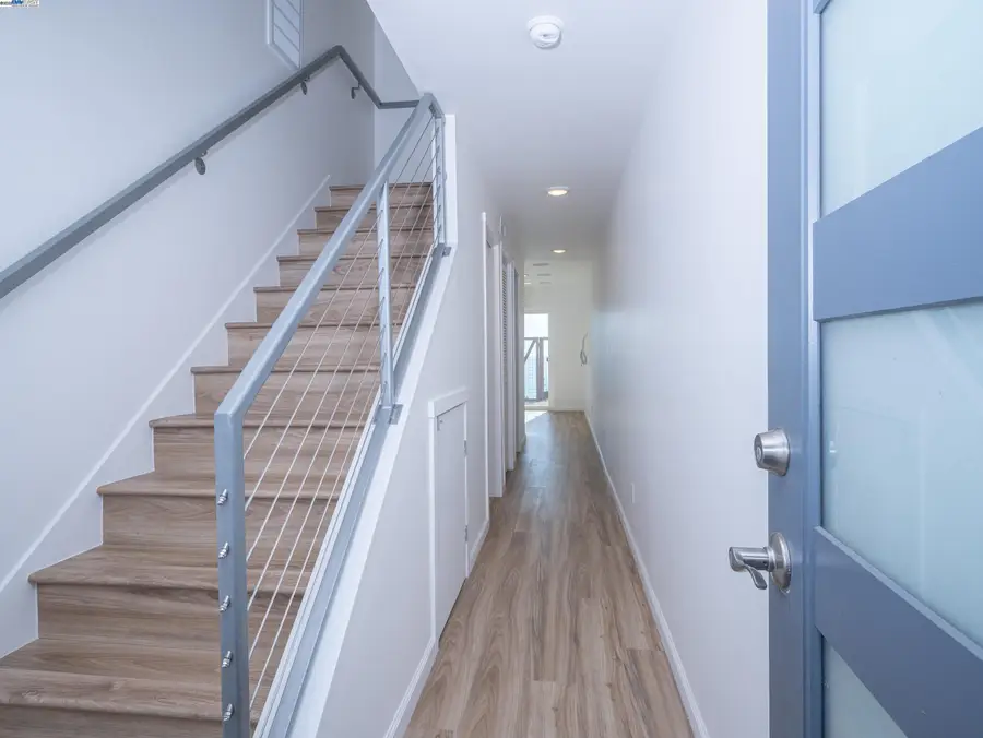 532 Heathcliff Dr, Pacifica, CA 94044 - Image #3