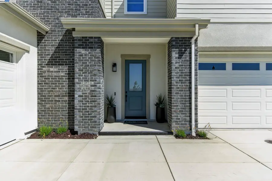 1725 SW Wren, Dublin, CA 94568 - Image #2