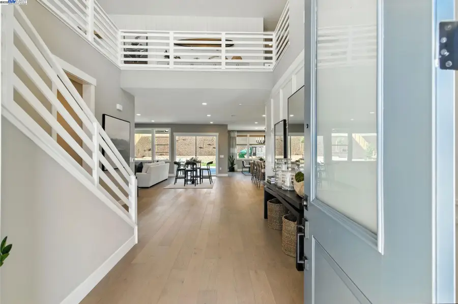 1725 SW Wren, Dublin, CA 94568 - Image #3