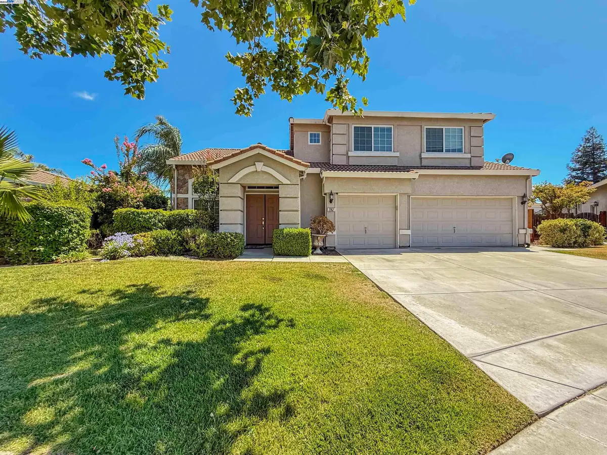 2352 Gretchen Elizabeth Ct, Tracy, CA 95377 - Image #1