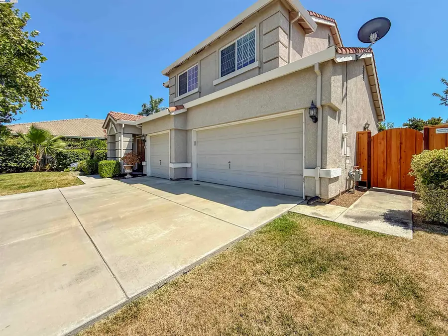 2352 Gretchen Elizabeth Ct, Tracy, CA 95377 - Image #3