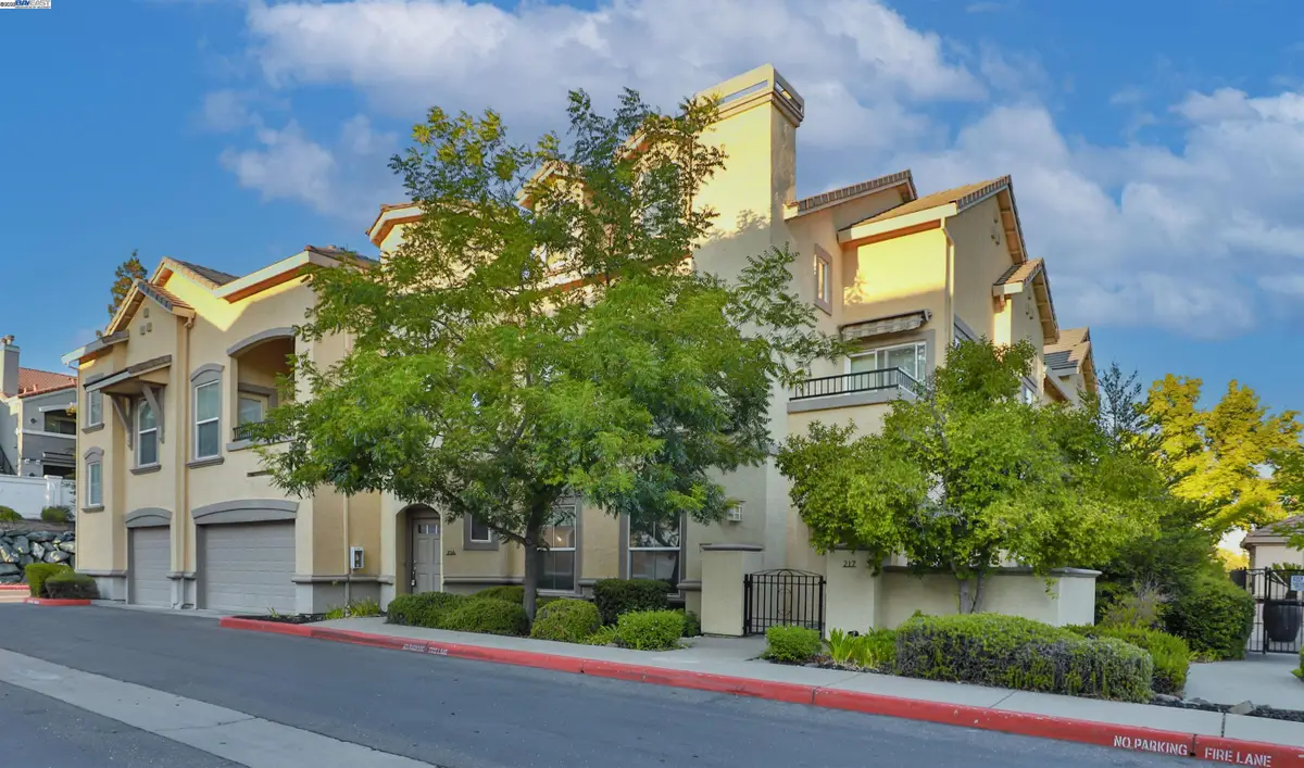 216 Vessona Cir, Folsom, CA 95630 - Image #1