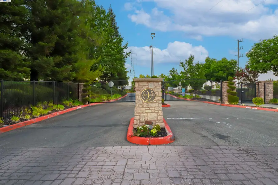 216 Vessona Cir, Folsom, CA 95630 - Image #3