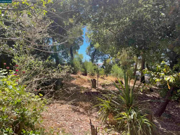 1930 E 30th St, Oakland, CA 94606