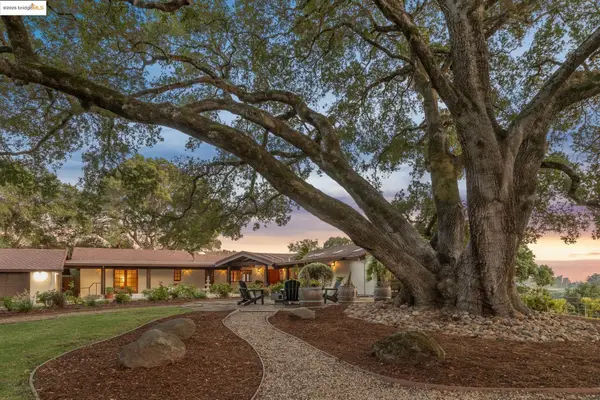 1531 Foster Rd, Napa, CA 94558