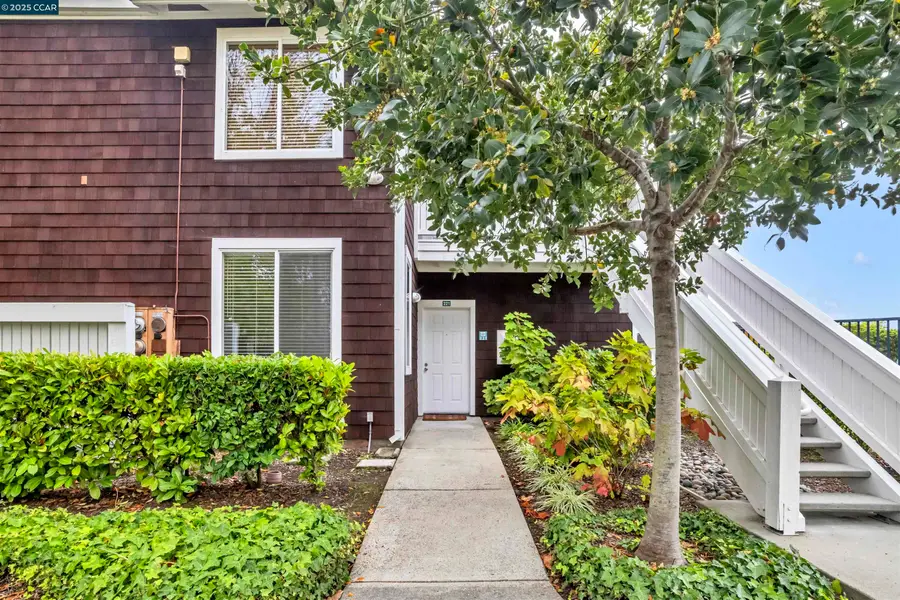 221 Bayside Ct, Richmond, CA 94804 - Image #2