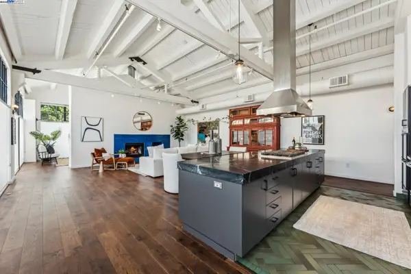 311 4th St #301, Oakland, CA 94607