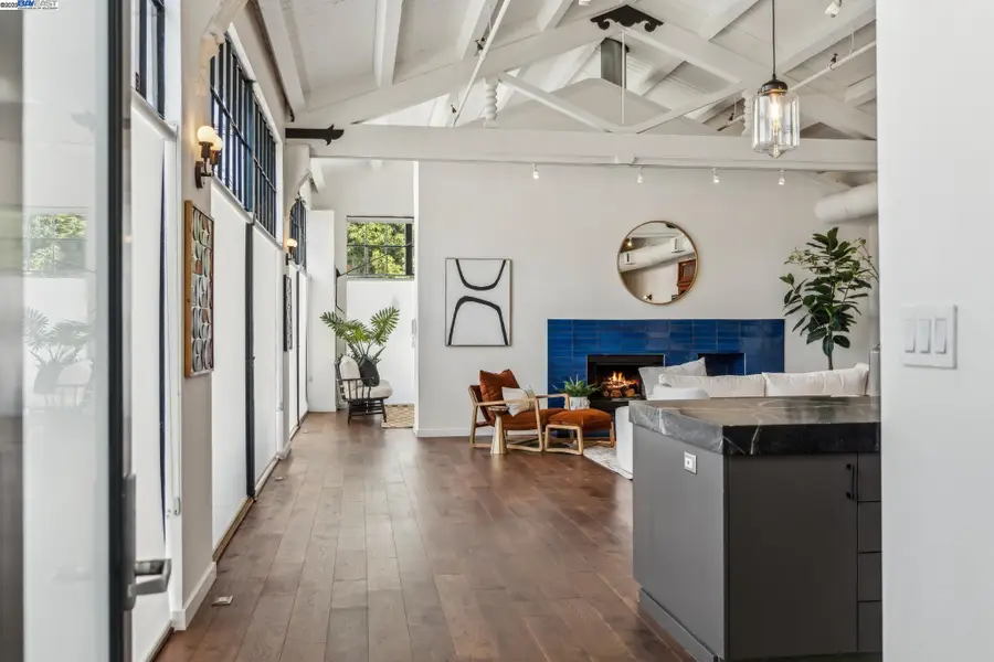 311 4th St #301, Oakland, CA 94607 - Image #2