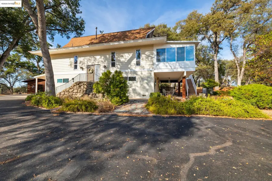 10566 Thistledown Rd, Jamestown, CA 95327 - Image #2