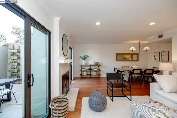 1117 Camino Del Valle, Alameda, CA 94502