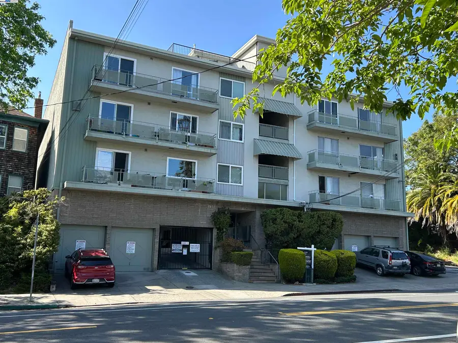 3877 Howe St #106, Oakland, CA 94611 - Image #3