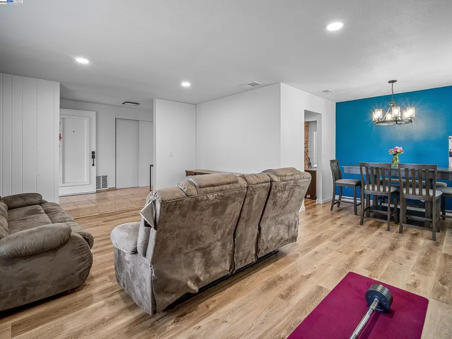 6757 Rancho Adobe Dr, Sacramento, CA 95828 - Image #3