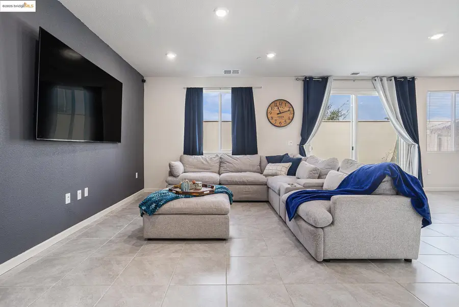 868 Diamante Way, Oakley, CA 94561 - Image #2