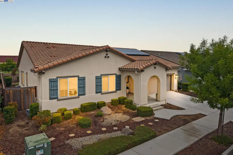 557 Albany St, Lathrop, CA 95330 - Image #2