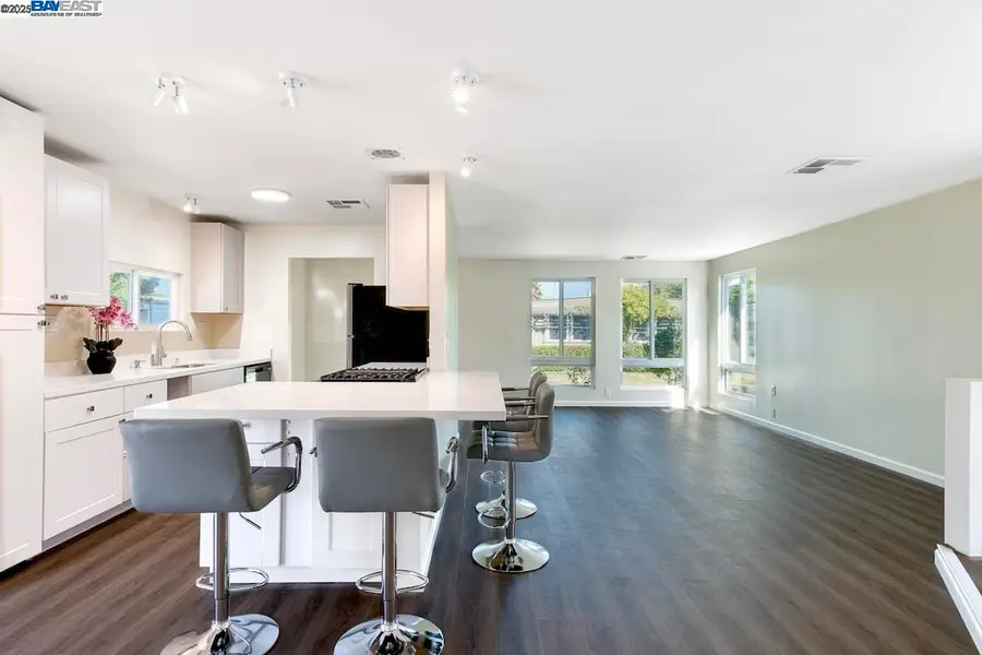 715 Seville Way, Novato, CA 94949 - Image #3