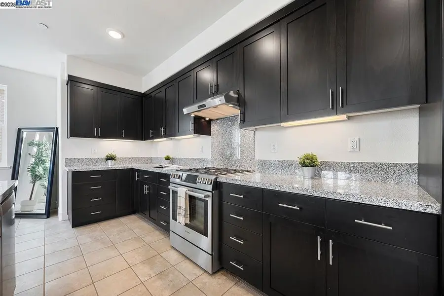 2729 5th St, Alameda, CA 94501 - Image #2